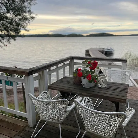 Cozy And Spacious By The Sea Вилла