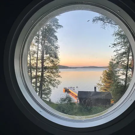 Cozy And Spacious By The Sea