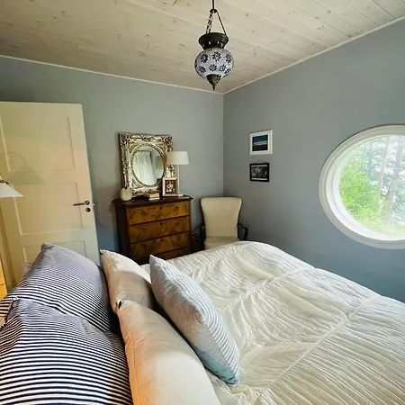 Villa Cozy And Spacious By The Sea