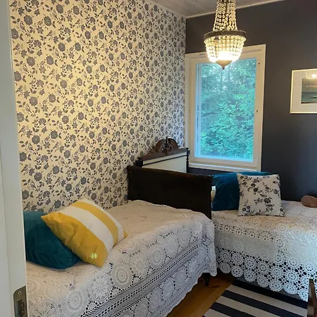 Вилла Cozy And Spacious By The Sea