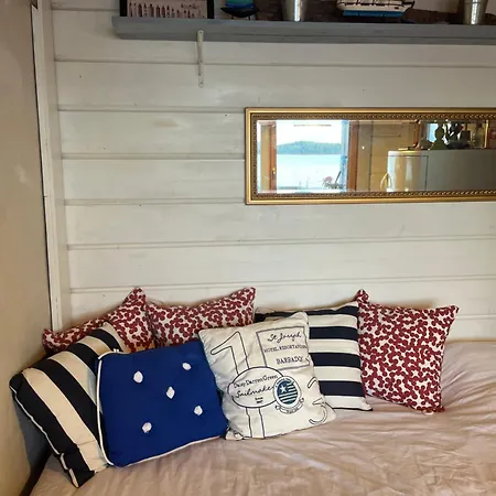 Вилла Cozy And Spacious By The Sea *