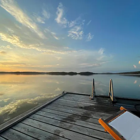 Cozy And Spacious By The Sea